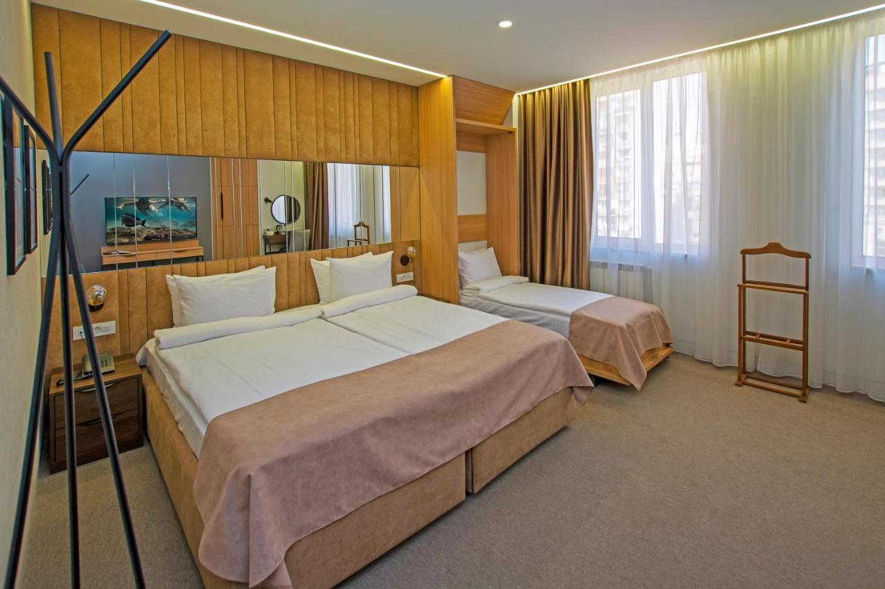 Cartez Hotel Ереван Екстериор снимка
